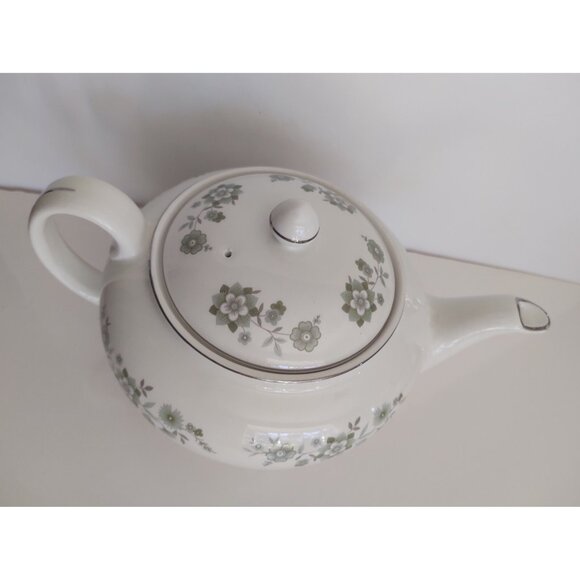1960’s Vintage Johnson Bros Snowhite Meadowvale Green Floral Teapot 6 Cup - Picture 13 of 13